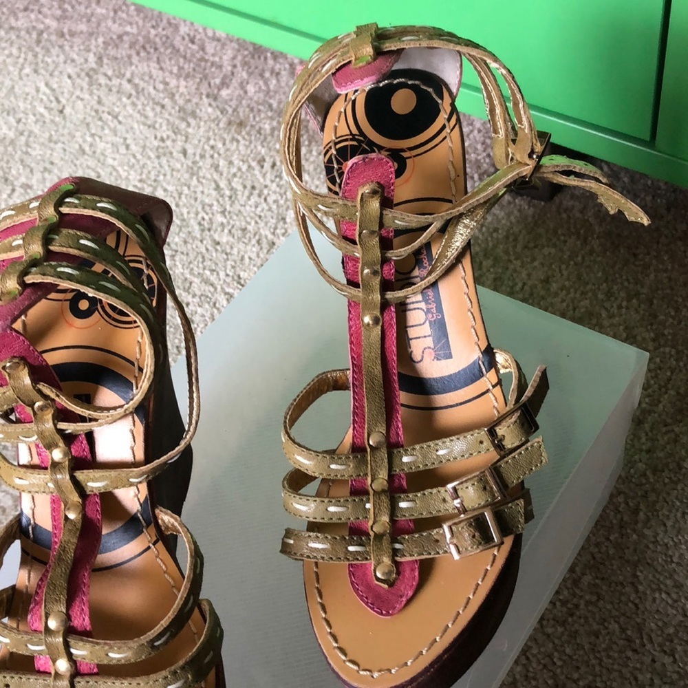 STUDIO by Gabriela Rocha-Olive green & pink wooden wedge - Picture 2 of 3